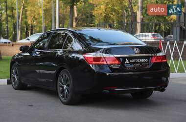 Седан Honda Accord 2015 в 