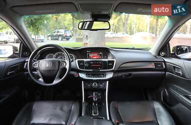 Седан Honda Accord 2015 в 