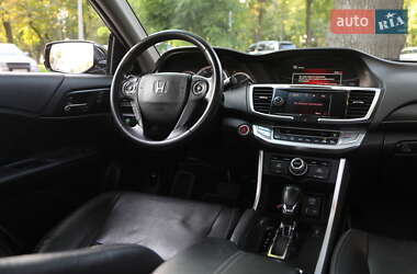 Седан Honda Accord 2015 в 