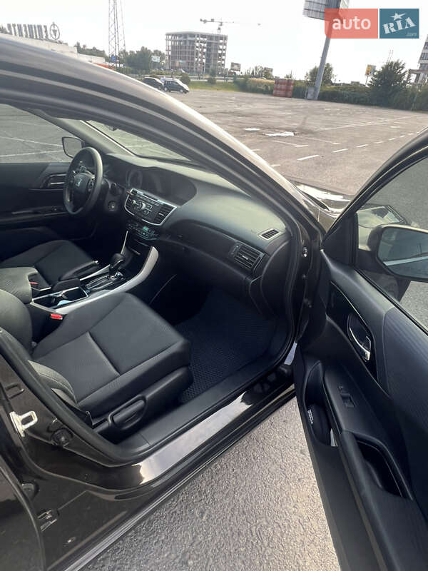 Седан Honda Accord 2016 в Ужгороді