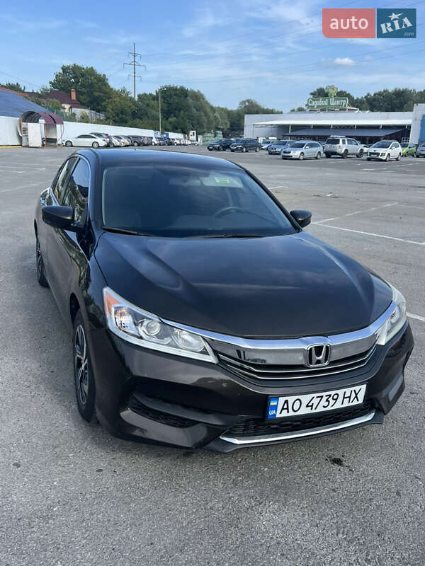 Седан Honda Accord 2016 в Ужгороді