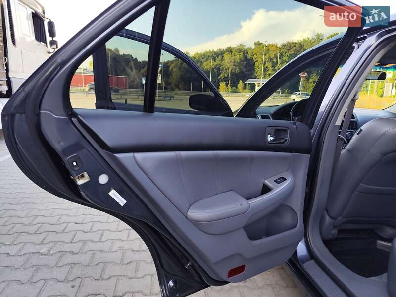 Седан Honda Accord 2005 в Петропавловской Борщаговке