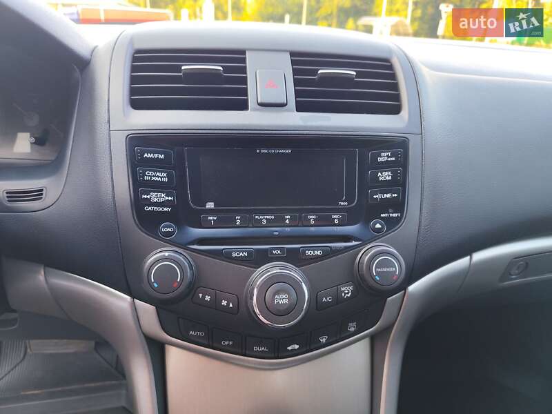 Седан Honda Accord 2005 в Петропавловской Борщаговке