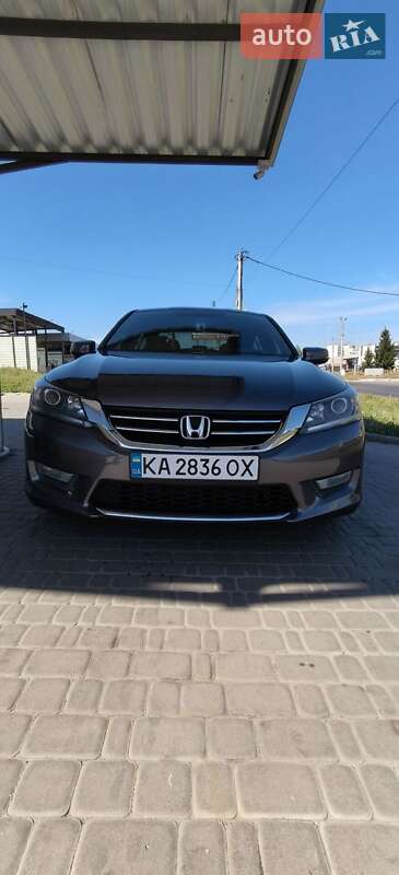 Седан Honda Accord 2015 в 