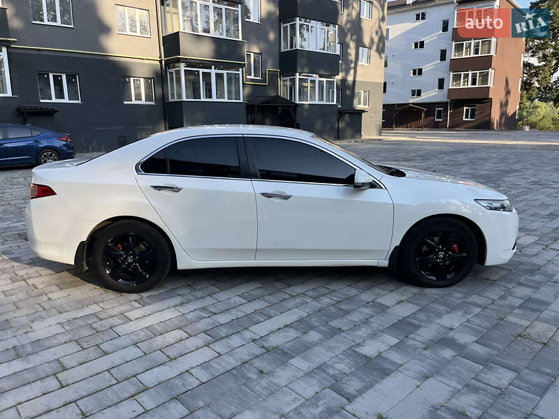 Седан Honda Accord 2011 в Ахтырке