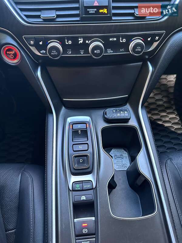 Седан Honda Accord 2020 в Марганце