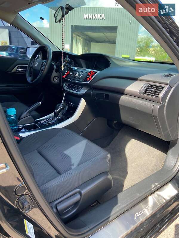 Седан Honda Accord 2015 в Дрогобичі