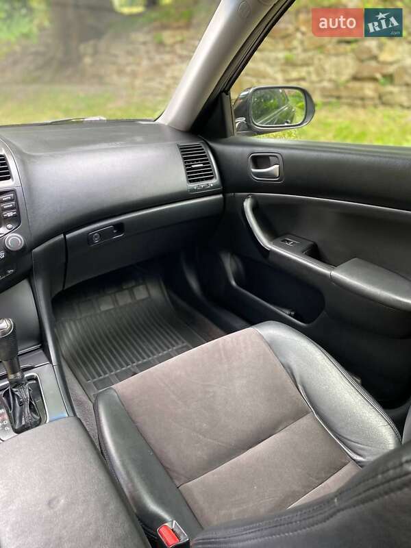 Седан Honda Accord 2007 в Остроге