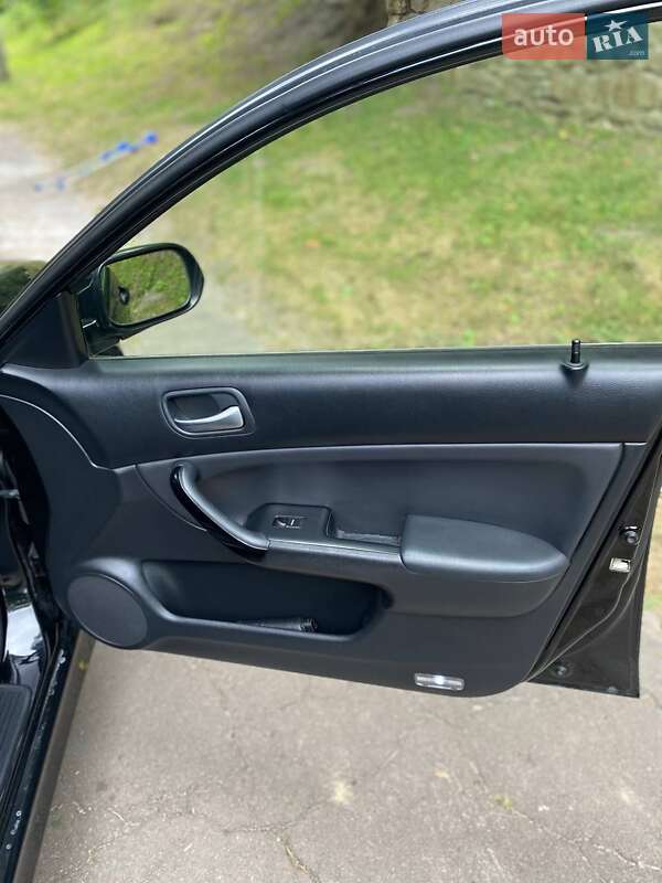 Седан Honda Accord 2007 в Остроге
