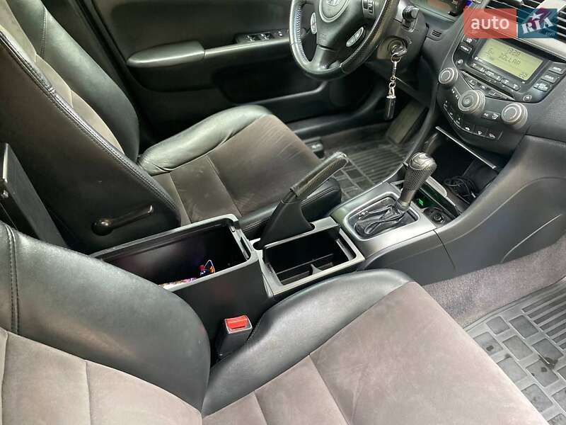 Седан Honda Accord 2007 в Остроге