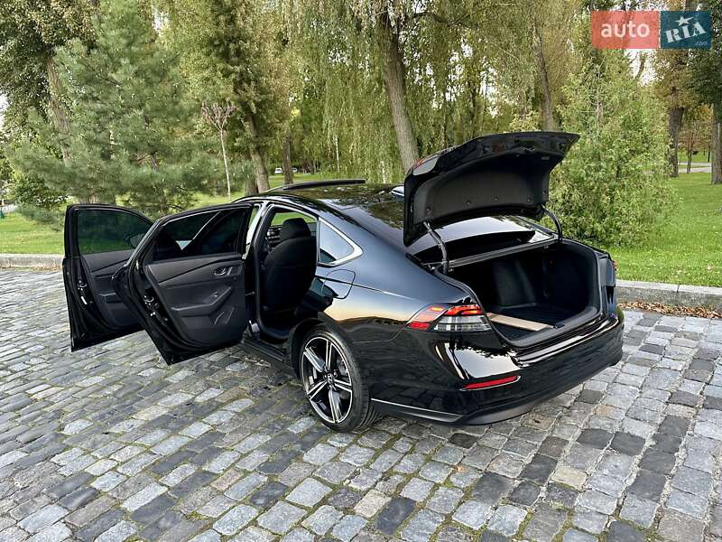 Седан Honda Accord 2023 в Киеве