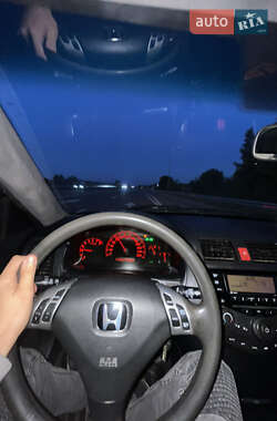 Седан Honda Accord 2004 в 