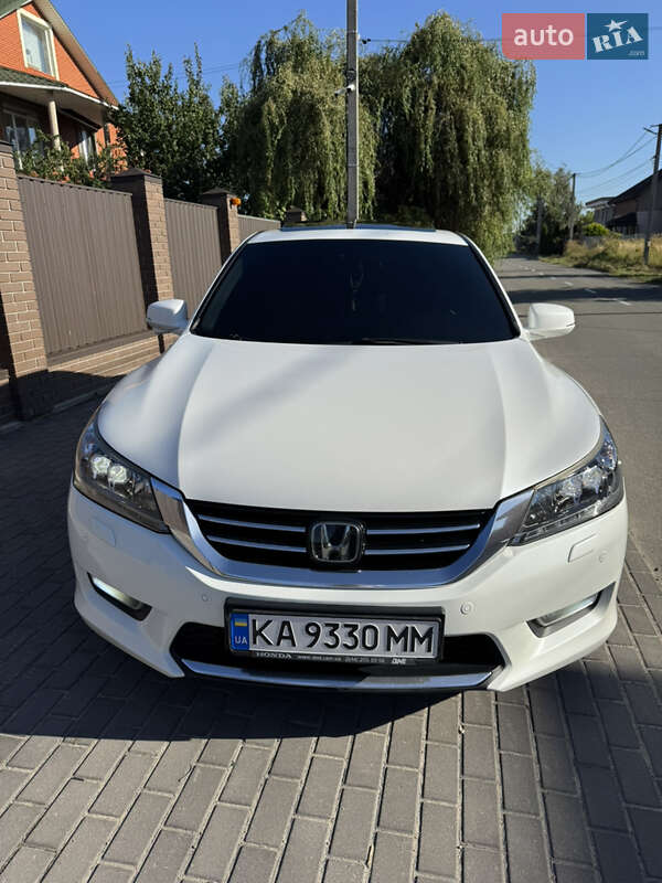 Седан Honda Accord 2013 в Киеве