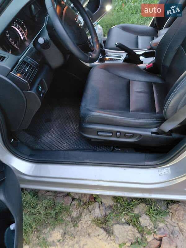 Седан Honda Accord 2013 в Сребном