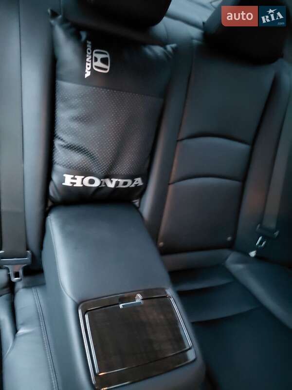 Седан Honda Accord 2013 в Сребном