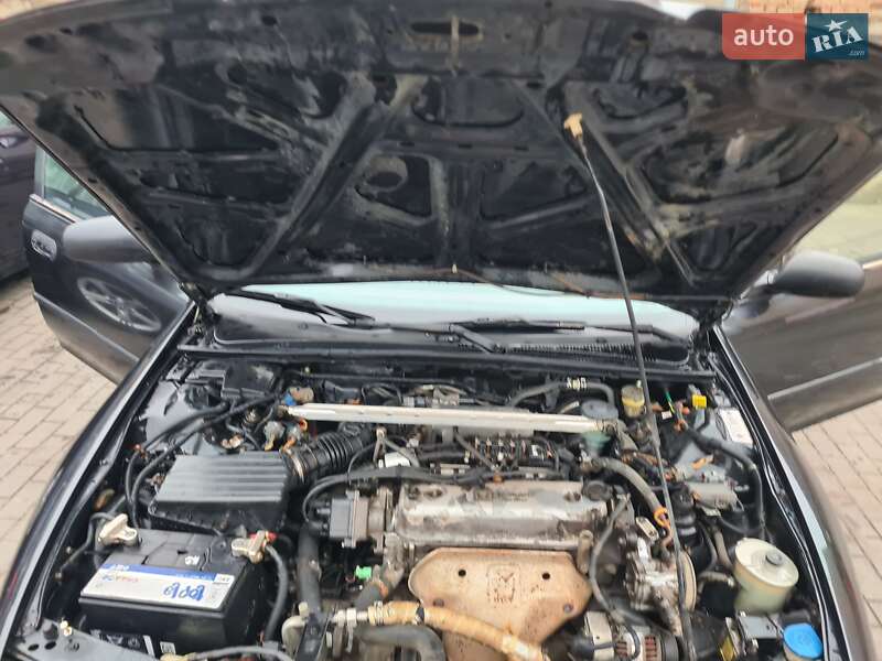 Седан Honda Accord 1994 в Чернівцях