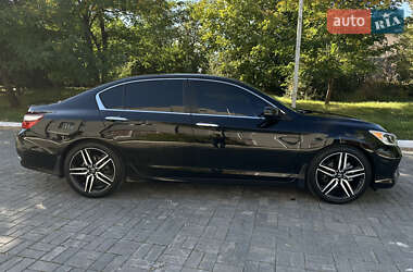 Седан Honda Accord 2015 в 
