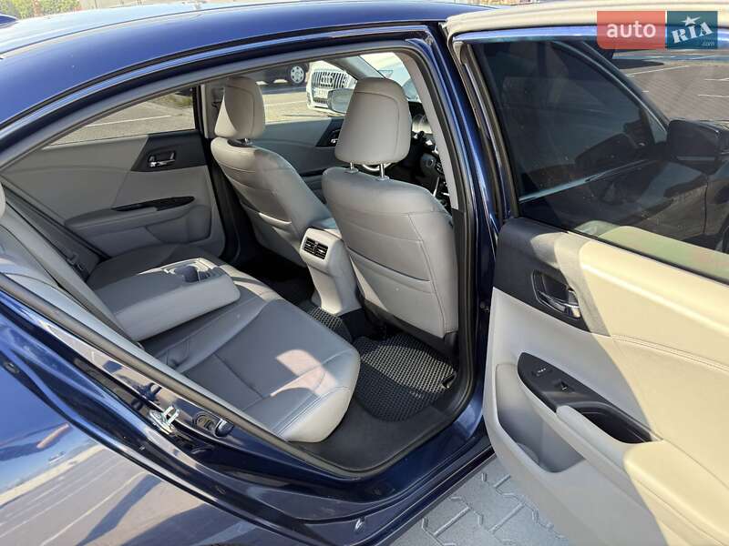 Седан Honda Accord 2015 в Києві