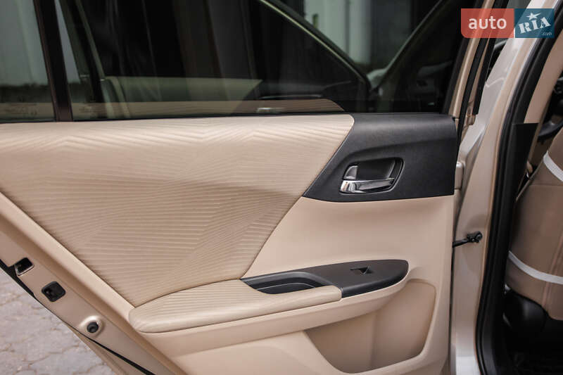 Седан Honda Accord 2016 в Чернівцях