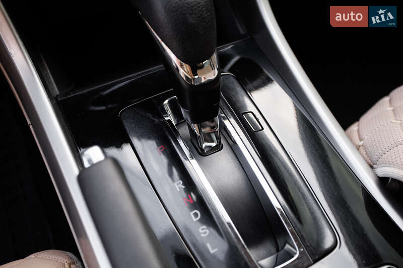 Седан Honda Accord 2016 в Чернівцях