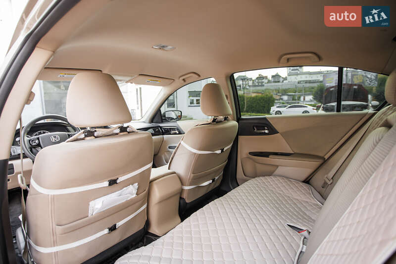 Седан Honda Accord 2016 в Чернівцях