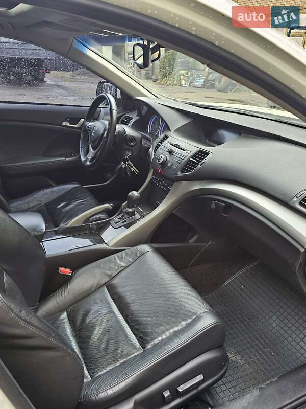 Седан Honda Accord 2010 в Киеве