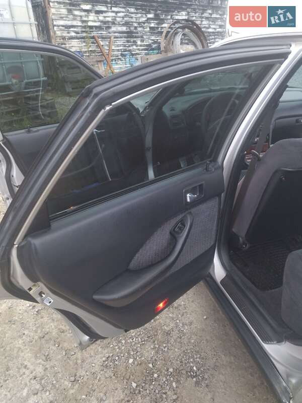 Седан Honda Accord 1998 в Тернополе