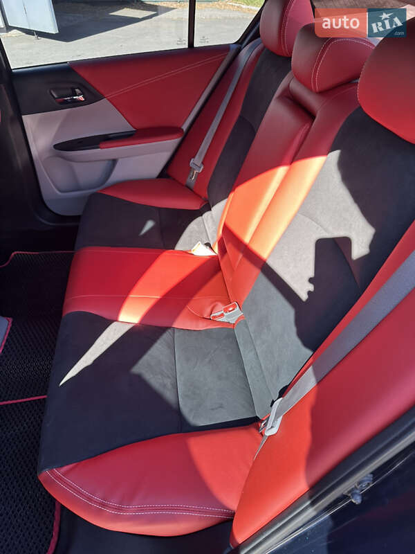 Седан Honda Accord 2016 в Львові