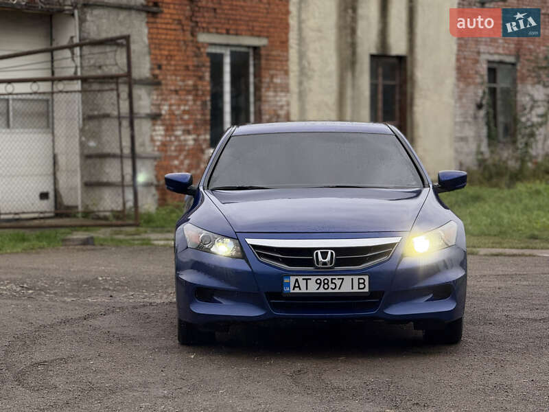 Купе Honda Accord 2011 в Ивано-Франковске