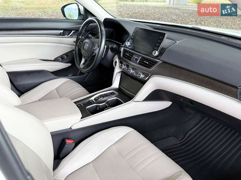 Седан Honda Accord 2018 в Киеве