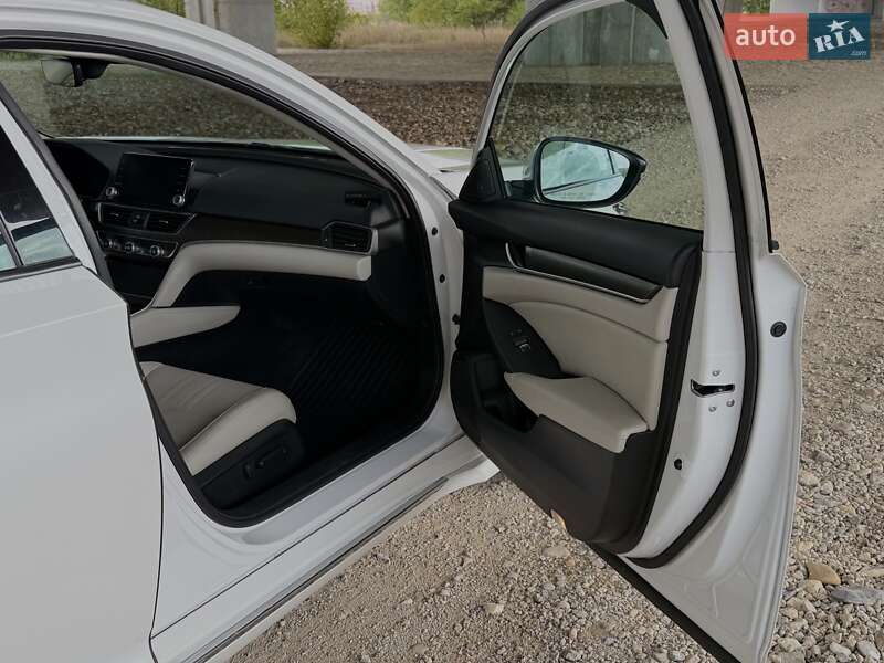 Седан Honda Accord 2018 в Киеве