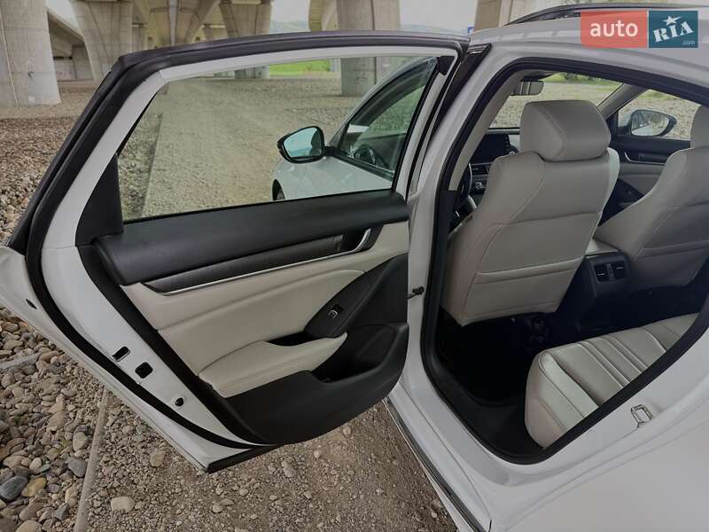 Седан Honda Accord 2018 в Киеве