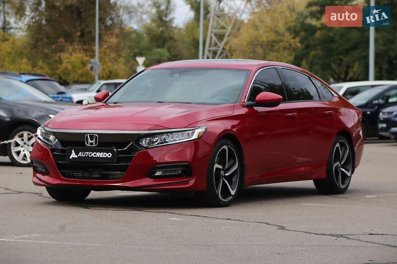 Седан Honda Accord 2018 в Киеве