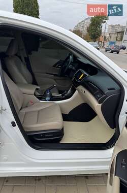 Седан Honda Accord 2015 в 