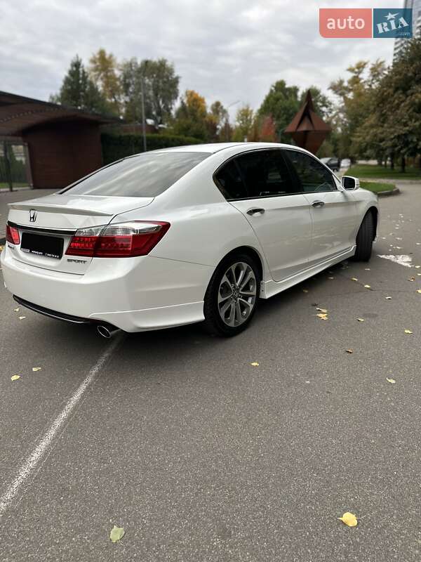 Седан Honda Accord 2013 в Києві