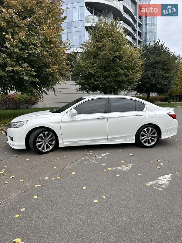 Седан Honda Accord 2013 в Києві