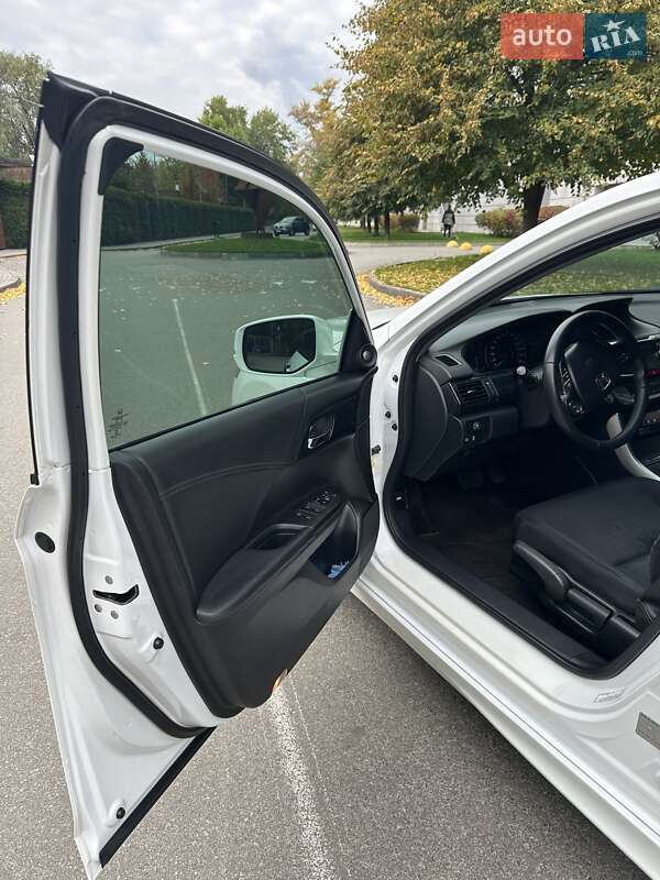 Седан Honda Accord 2013 в Києві