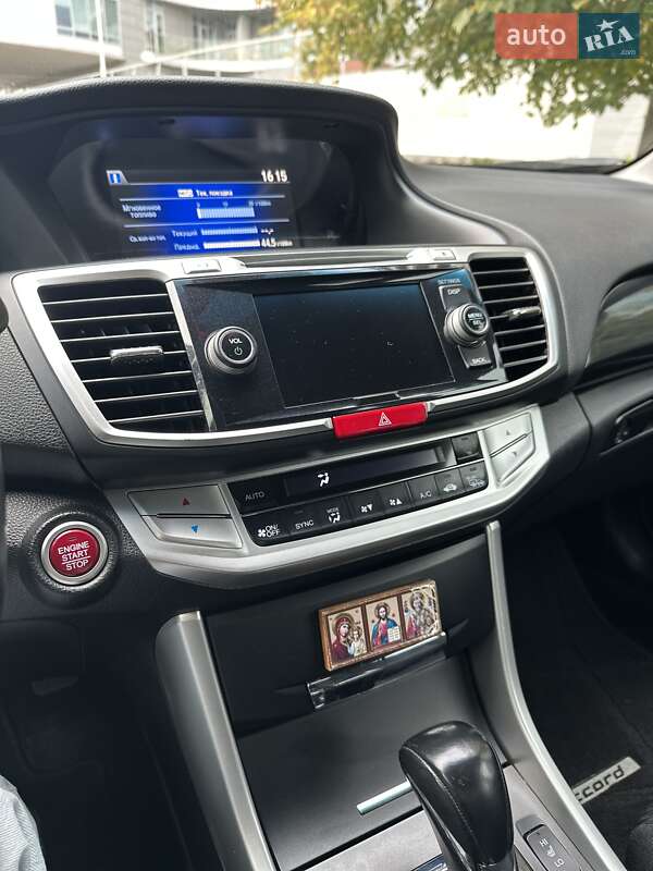 Седан Honda Accord 2013 в Києві