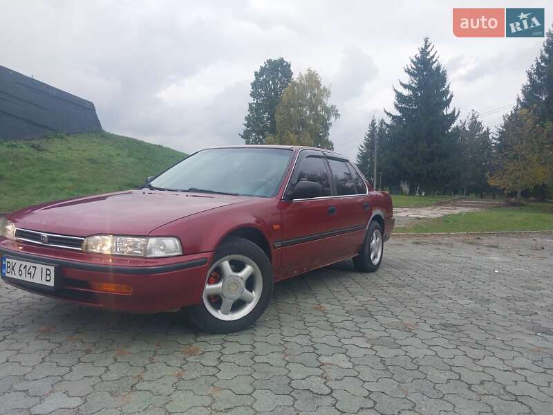 Седан Honda Accord 1993 в 