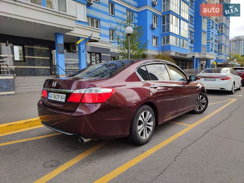 Седан Honda Accord 2014 в Киеве