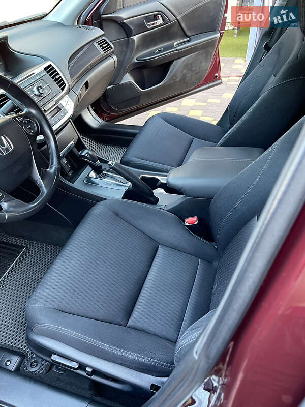 Седан Honda Accord 2013 в Тульчине