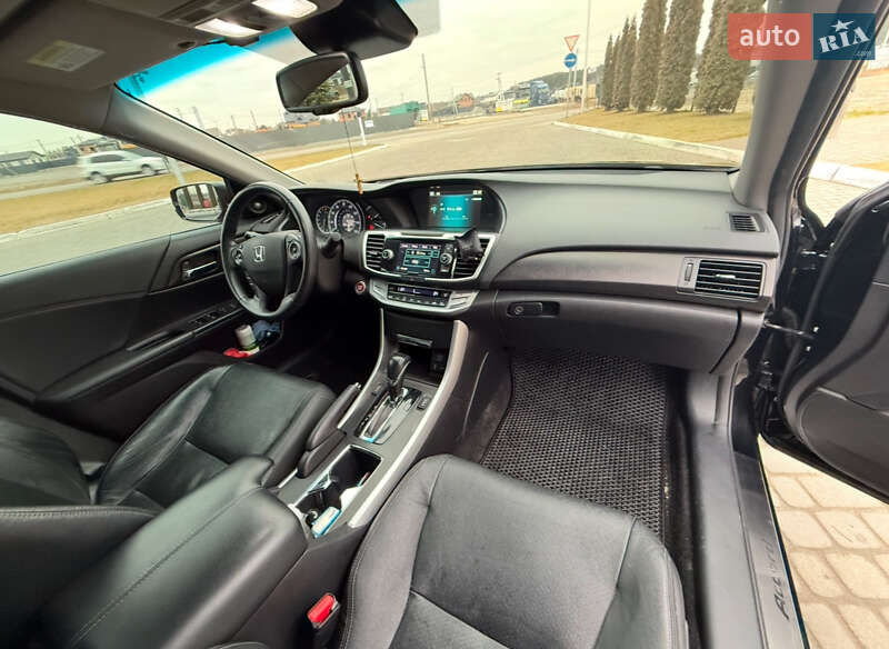 Седан Honda Accord 2015 в Львові