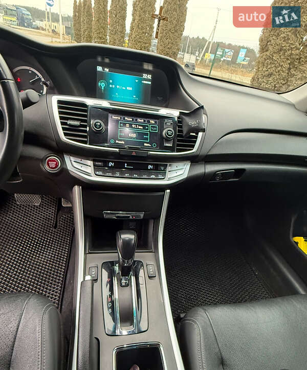Седан Honda Accord 2015 в Львові
