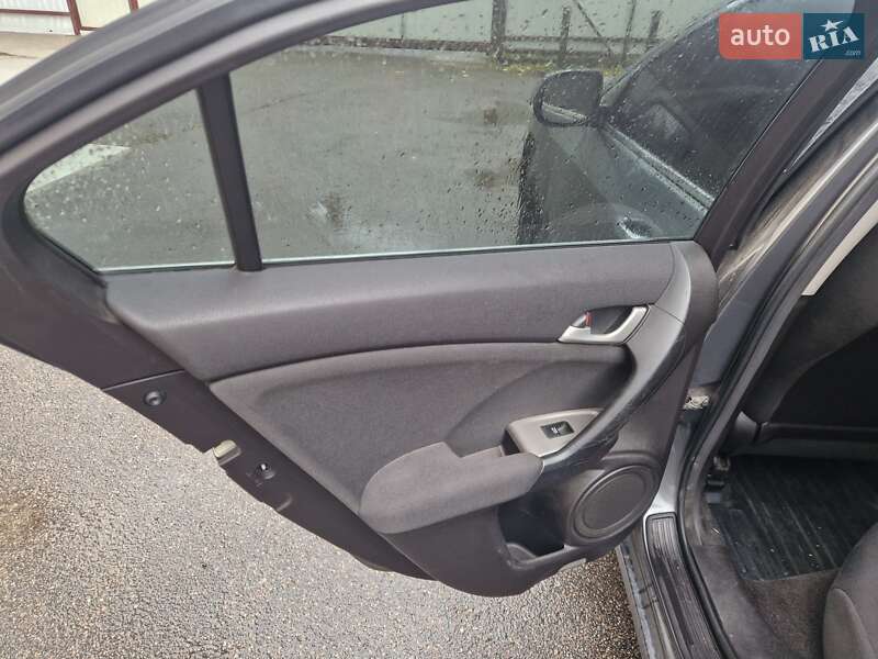 Седан Honda Accord 2010 в Глевасі