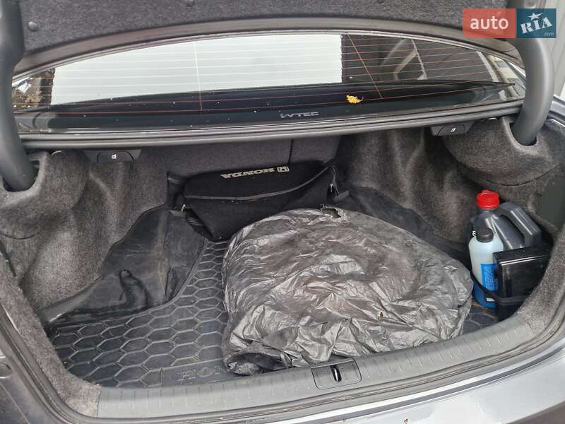 Седан Honda Accord 2010 в Глевасі