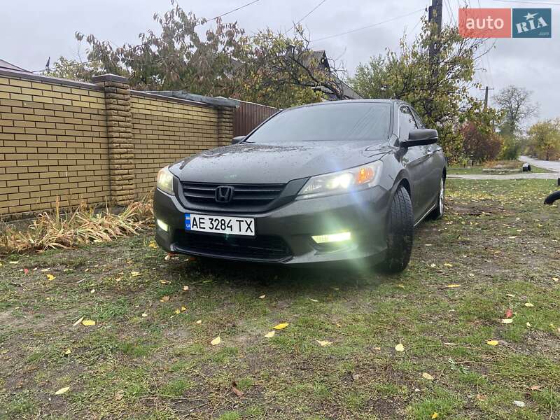 Седан Honda Accord 2014 в Новомосковске