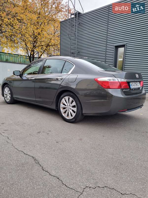Седан Honda Accord 2014 в Киеве