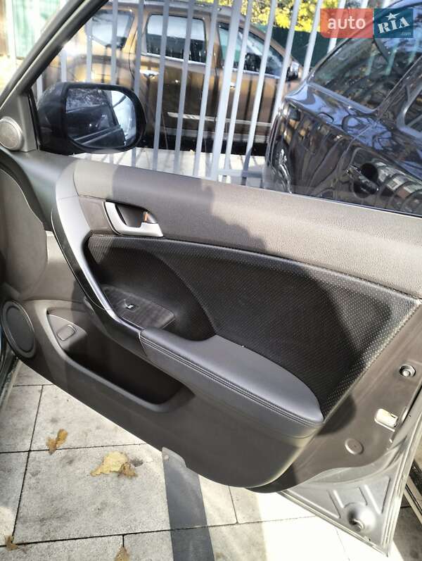 Седан Honda Accord 2010 в Киеве