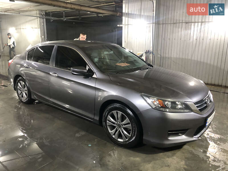 Седан Honda Accord 2012 в Киеве