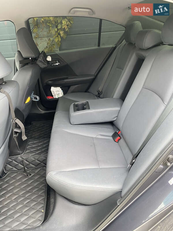 Седан Honda Accord 2012 в Киеве